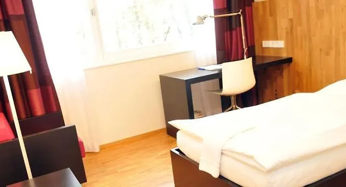 Evangelische Tagungsstaette 3*